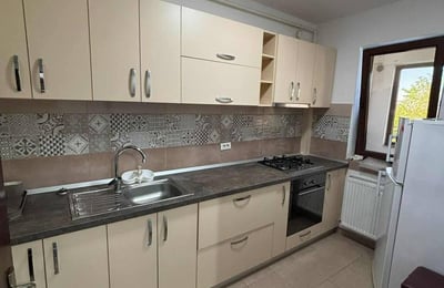 Alquiler de un cómodo apartamento de 1 habitación con cocina independiente y balcón, Chiajna, Bucarest, Rumanía